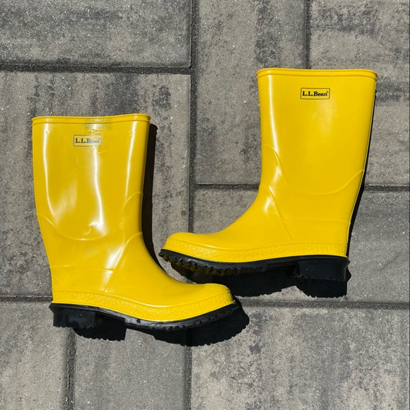 L.L. Bean Other - L.L. Bean Kids Puddle Stompers Rain Boots, Kids Size 4, in Bright Yellow